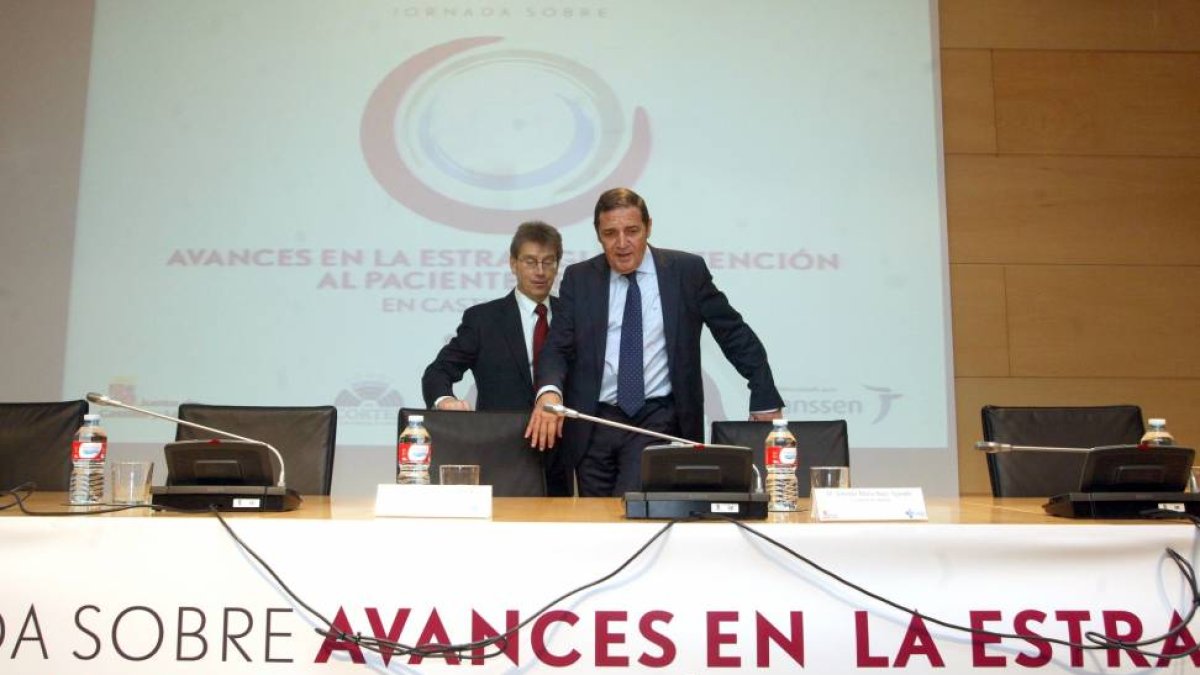 El consejero de Sanidad, Antonio Sáez, inaugura la 'Jornada de la cronicidad: avances en la estrategia de Castilla y León'-Ical