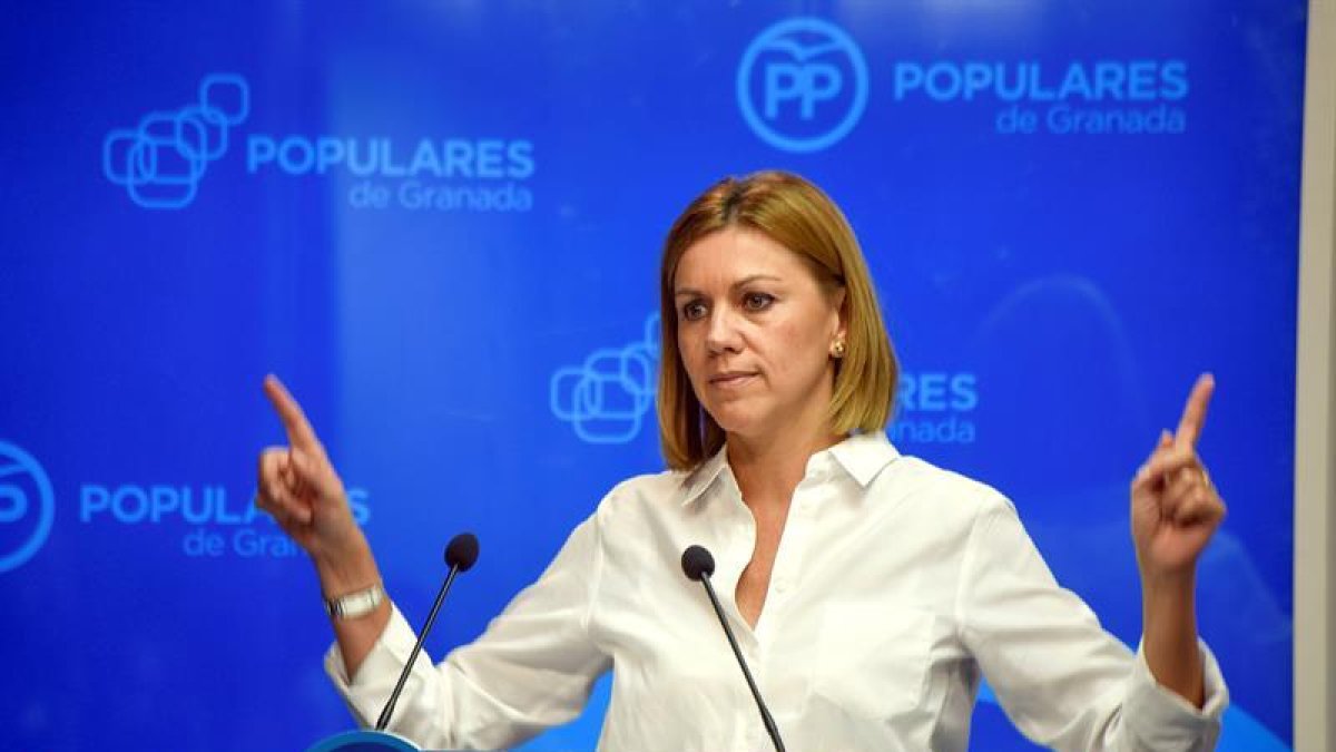 La secretaria general del PP, María Dolores Cospedal, durante su intervención en la reunión de la Junta Directiva del PP de Granada, que ha presidido hoy.-EFE