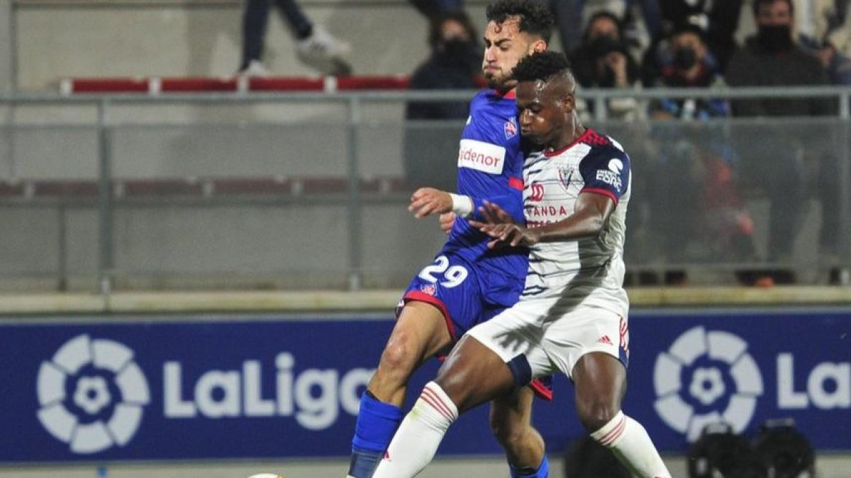 El Mirandés cae en Lezama frente a un combativo Amorebieta