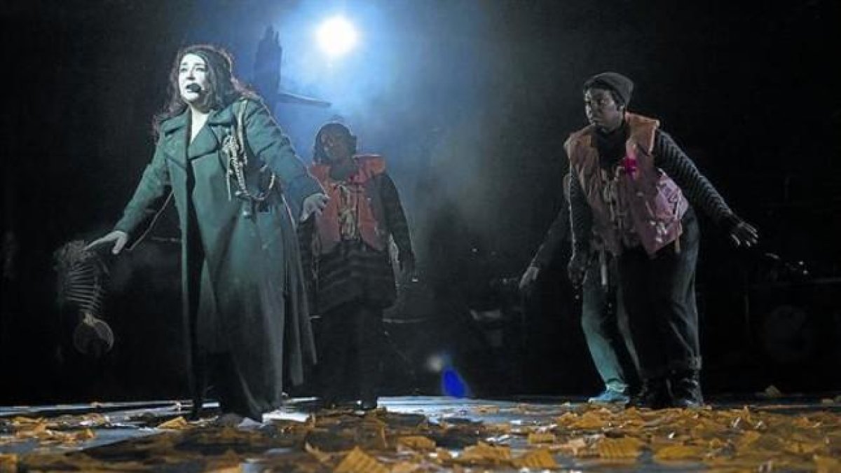Kate Bush, en el Hammersmith Apollo de Londres durante el primer concierto tras su vuelta a los escenarios, en el 2014.-AP / KEN McCAY