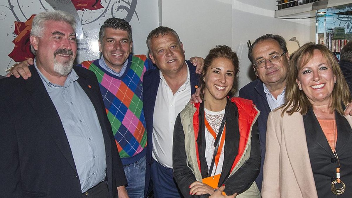 José Ignacio Delgado, Vicente Marañón, Lorenzo Rodríguez, Blanca Negrete, José María Fernández y Rosario Pérez Pardo celebraron los resultados.-ISRAEL L. MURILLO