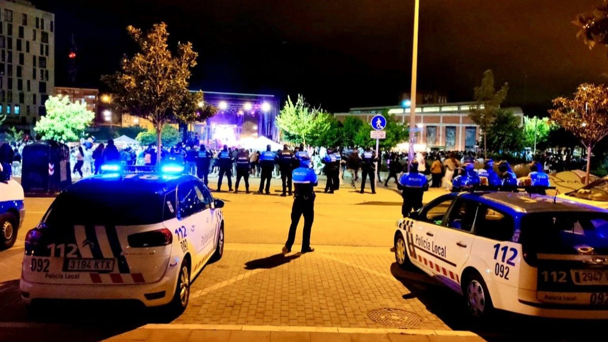 Operativo con 20 Policías locales en el concierto junto al Andén el día de San Pedro. POLÍCIAL LOCAL