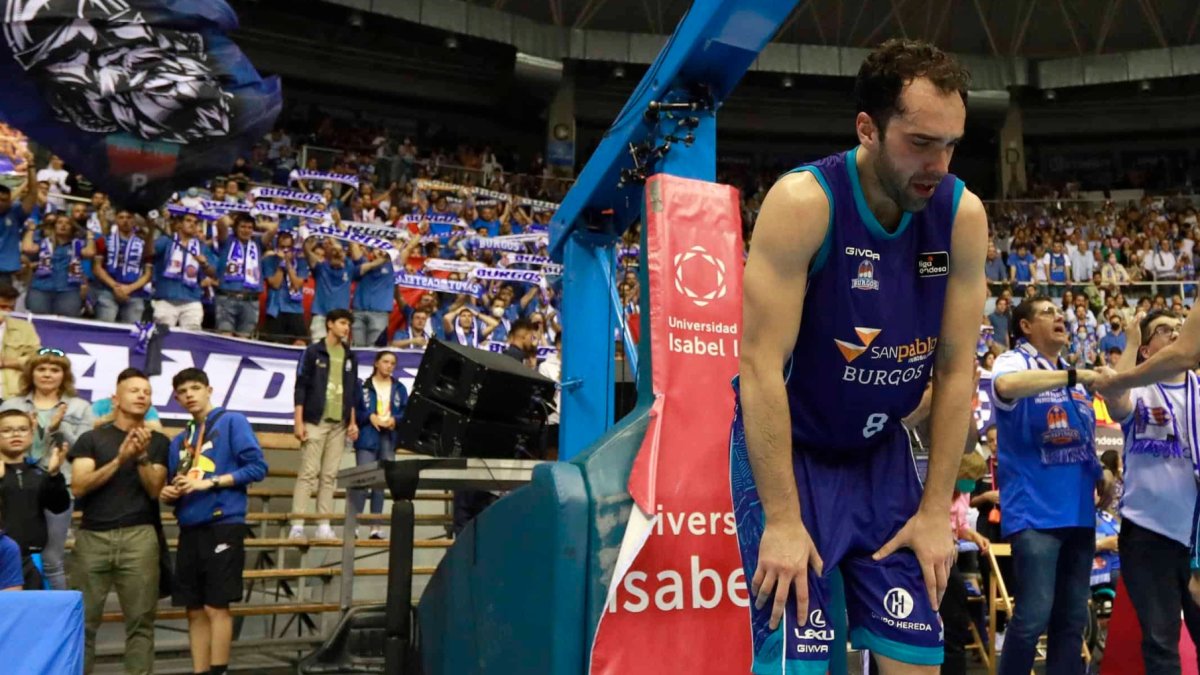 Benite, abatido, tras el partido. SANTI OTERO