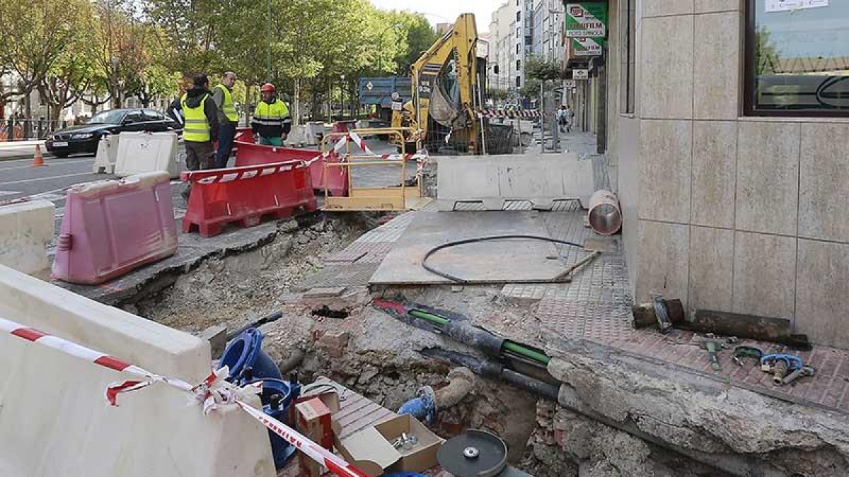 Imagen de unas obras en la red de abastecimiento de aguas.-RAÚL G. OCHOA