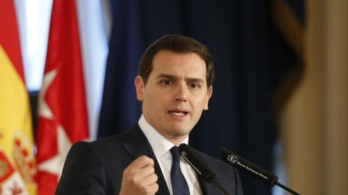 El presidente de Ciudadanos, Albert Rivera, durante su intervención en un desayuno informativo de la tribuna Fórum Europa.-PACO CAMPOS (EFE)