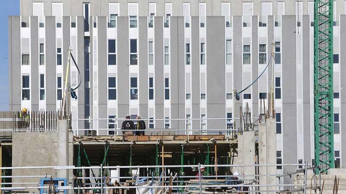 Una de las edificaciones que se están llevando a cabo desde el año pasado en la zona de Vista Alegre.-RAÚL OCHOA
