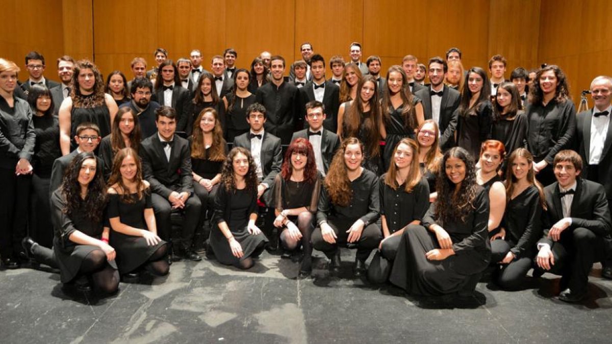 Foto de familia de la formación dirigida por Pedro Bartolomé.-