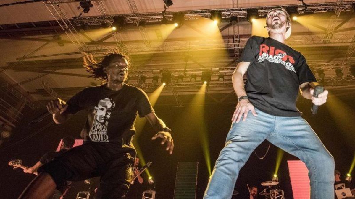 Un momento del concierto de La Raíz, en el Sant Jordi Club, el pasado viernes.-XAVIER MERCADÉ