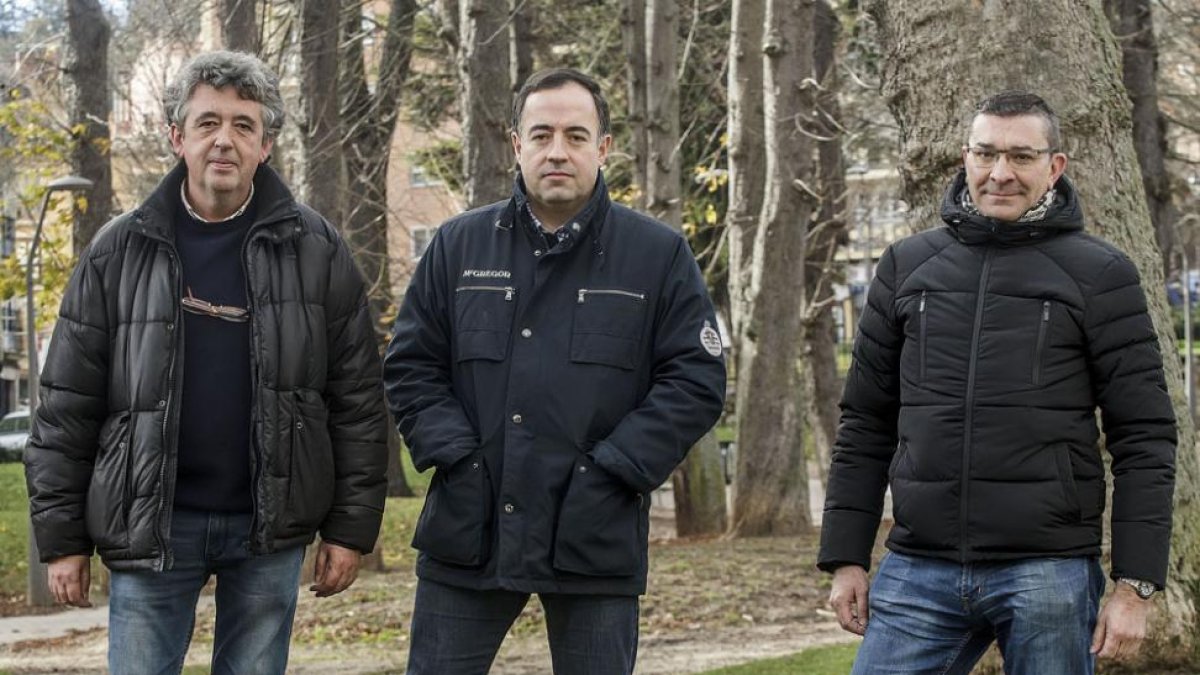 Carlos Lozano (i.), Óscar Martínez (c.) e Ignacio de Miguel, antes de abordar al Escena Abierta.-Santi Otero