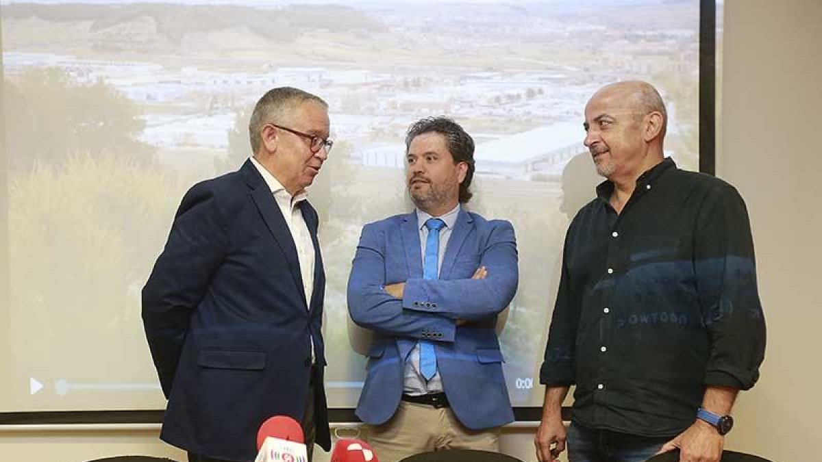 Enriquew Vallés, Jorge Villaverde y José JuanMartínez.-RAÚL G. OCHOA
