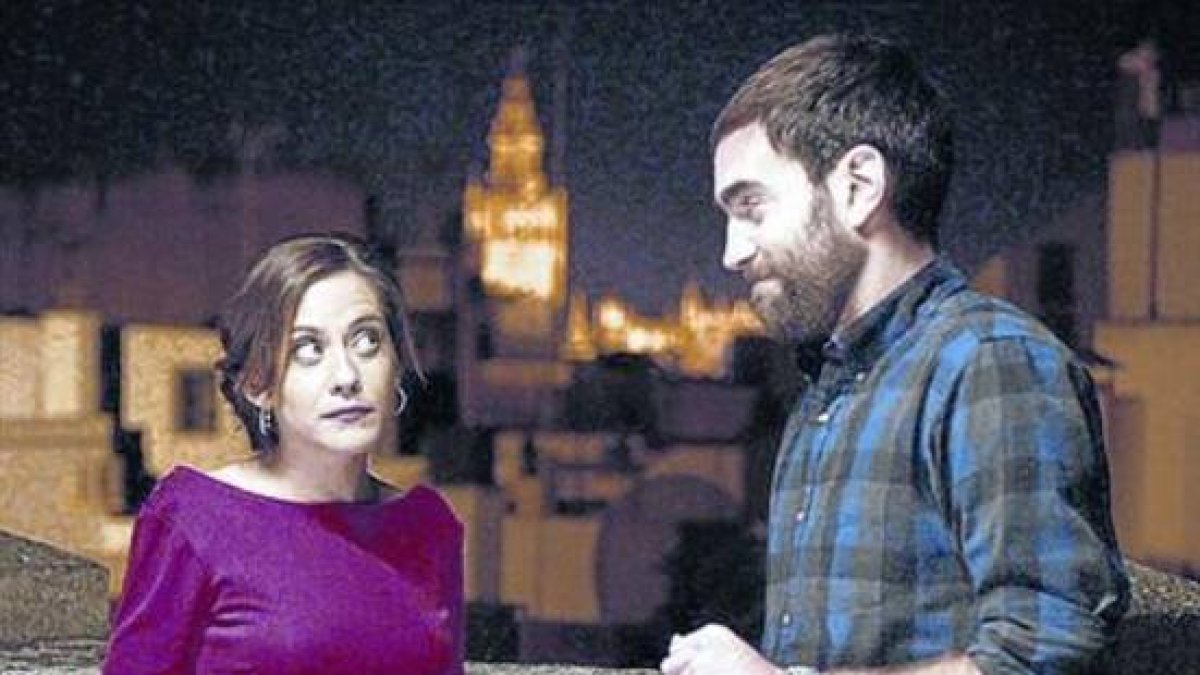 María León y Jon Plazaola, en la telecomedia 'Allí abajo'.-Foto: ATRESMEDIA