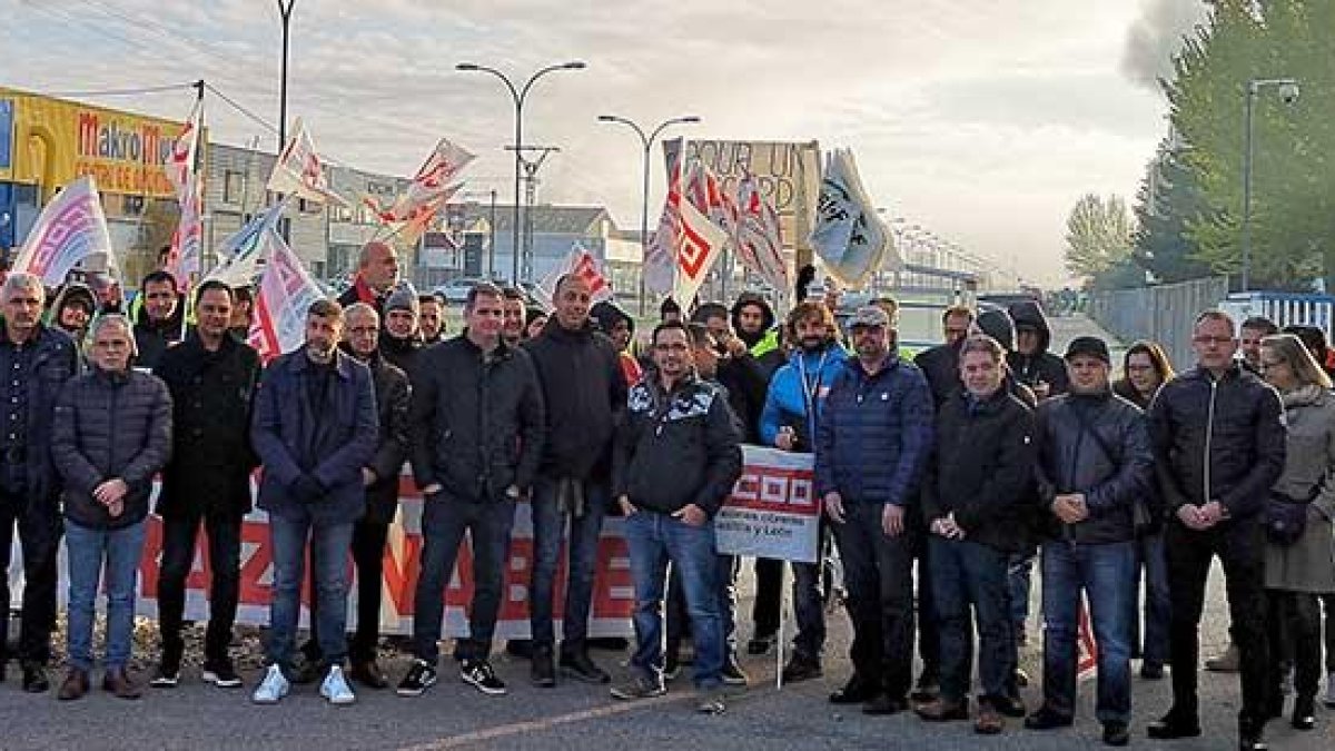Los representantes sindicales se concentraron ayer en Aranda.-L. V.