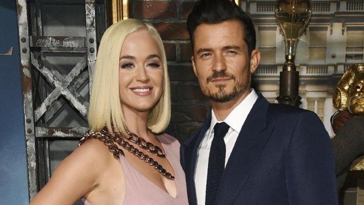 Orlando Bloom y Katy Perry, el pasado miércoles en Los Ángeles.-AP / CHRIS PIZZELLO