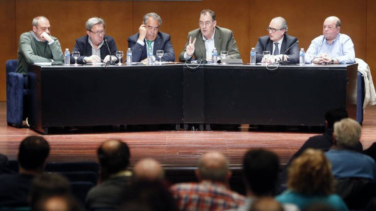 Imagen de la directiva del CB Tizona durante su última comparecencia pública.-RAÚL OCHOA