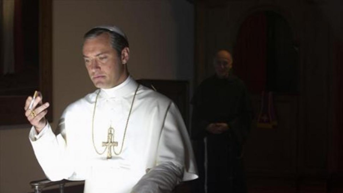 Jude Law en un fotograma de la serie 'The young pope', que emite HBO.-