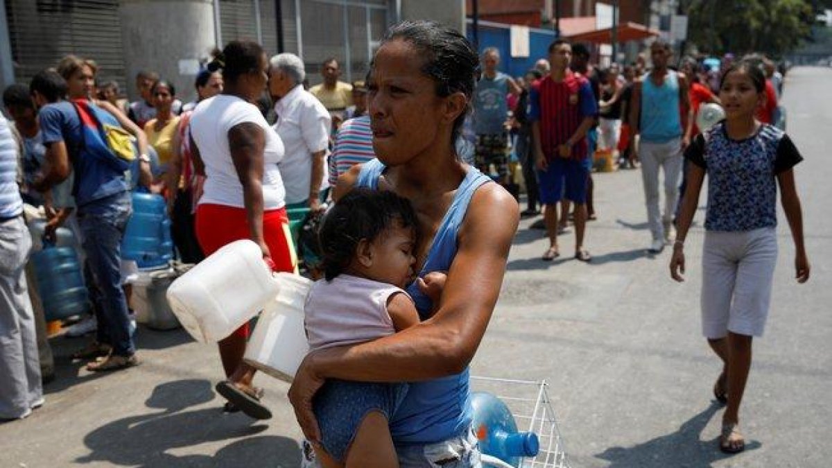 Los ciudadanos venezolanos están en grave riesgo sanitario por la crisis en su país.-REUTERS
