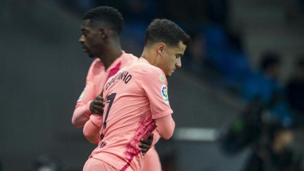 Dembélé deja su lugar en el derbi a Coutinho en la segunda parte.-JORDI COTRINA