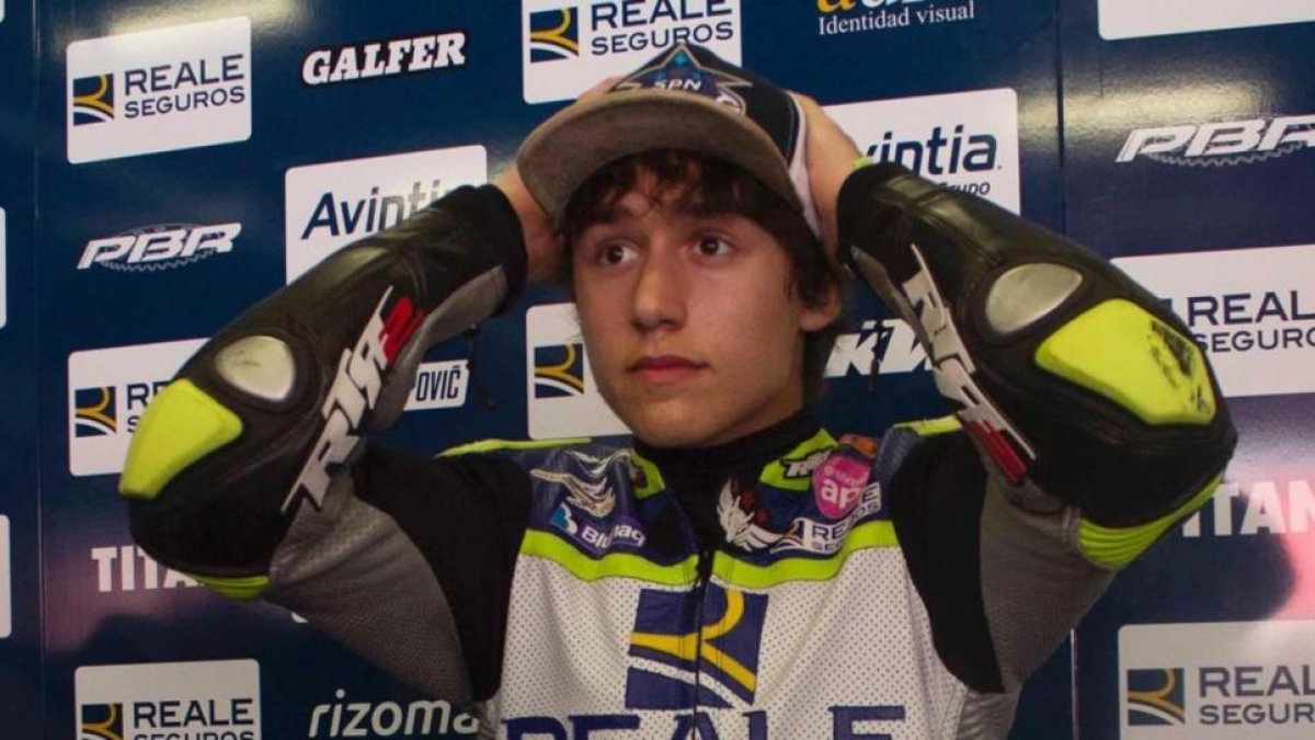 Andreas Pérez, de 14 años, en su box en una carrera del 2017 en la European Talent Cup-REALE AVINTIA RACING