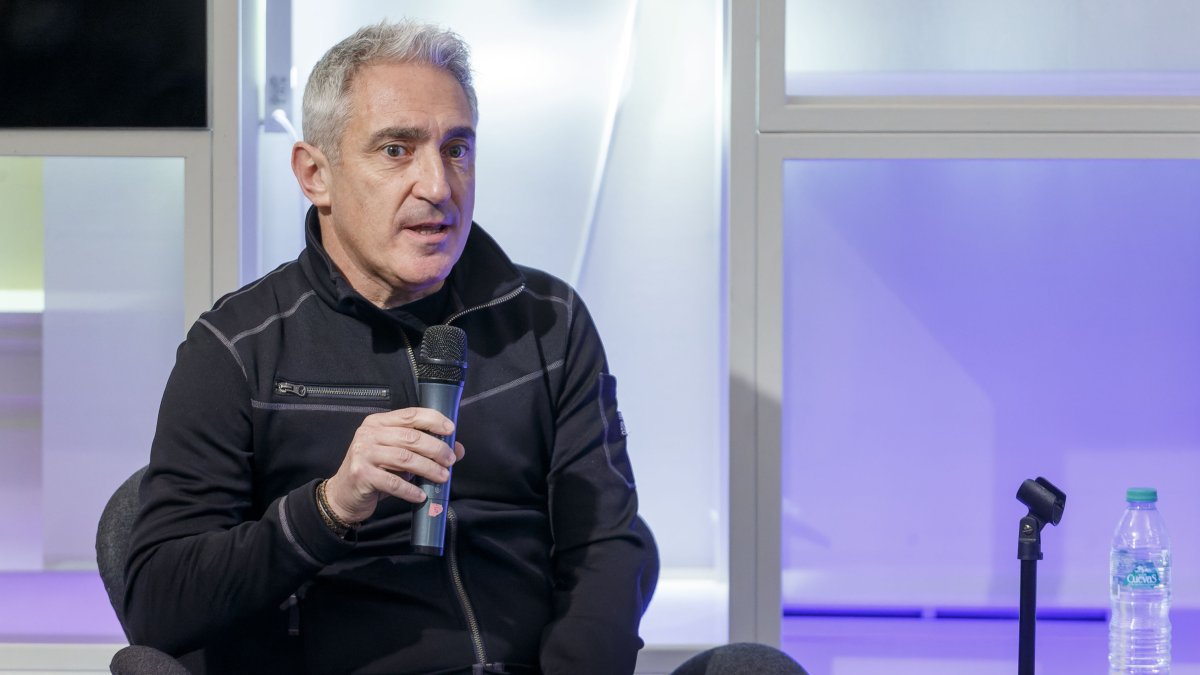 Jon Sistiaga en la presentación de su novela en el Palacio de la Isla. SANTI OTERO
