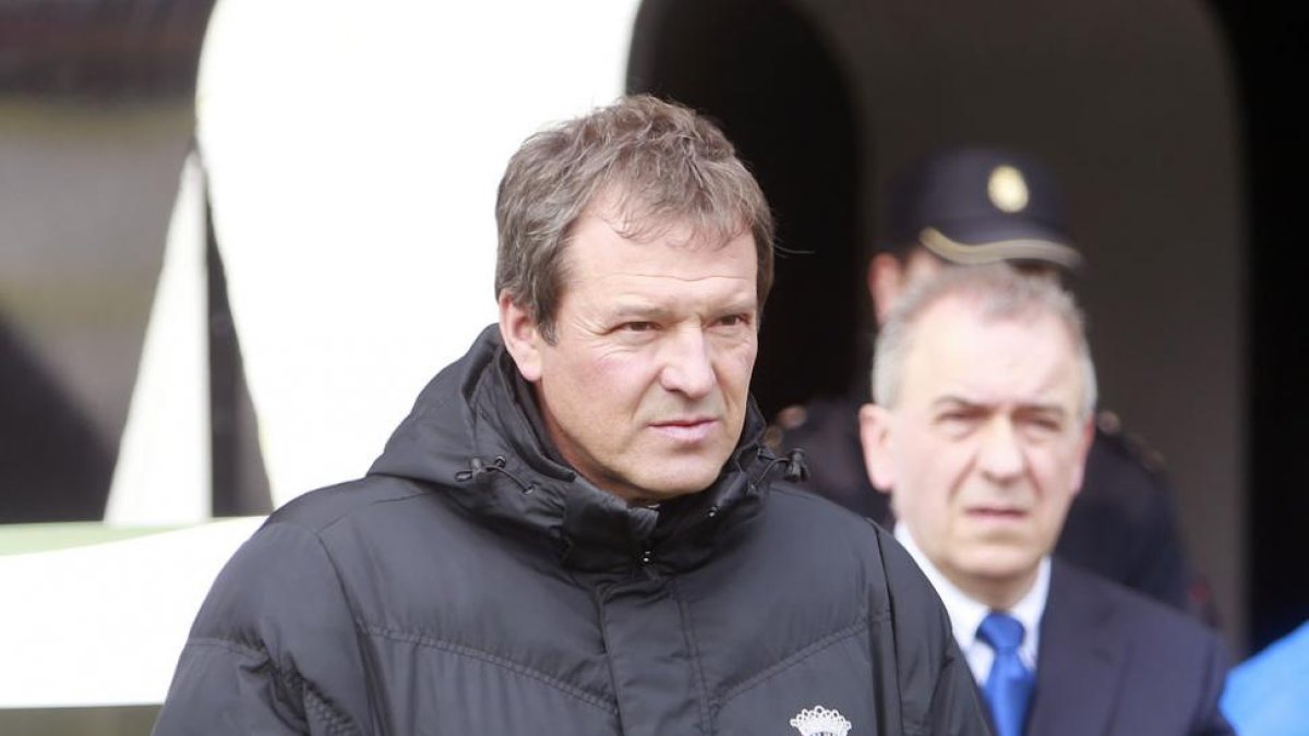 Ángel Viadero durante el encuentro ante el Racing de Santander del pasaado domingo.-RAÚL G. OCHOA