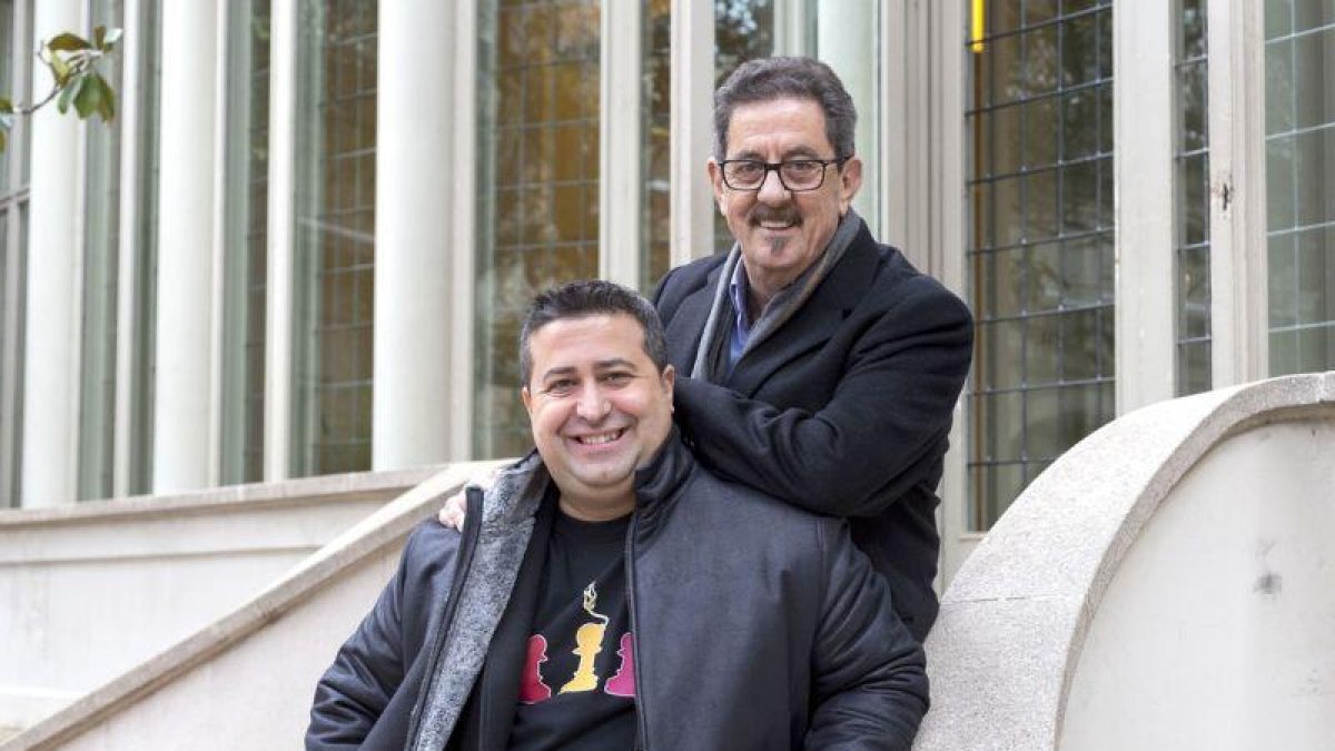 Ricard Ruiz Garzón y Francisco Díaz Valladares, ganadores de los Premios Edebé.-CÉSAR CID