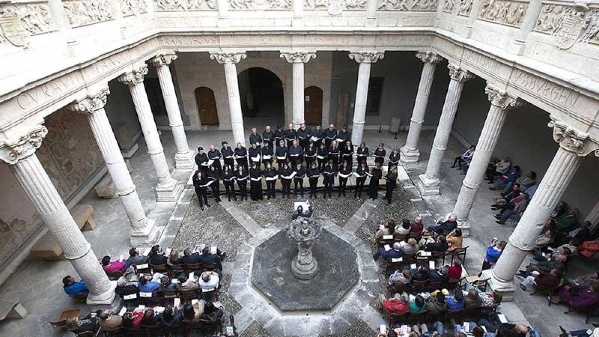 Patio interior del Museo de Burgos.-Raúl Ochoa