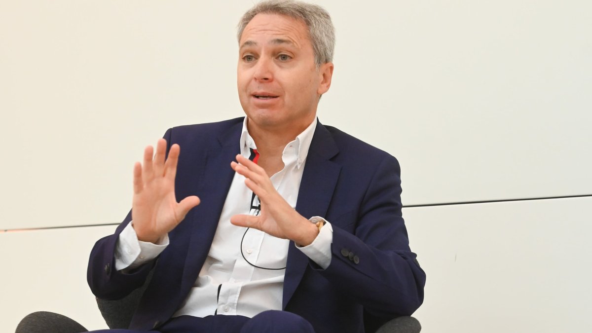 El periodista y escritor presenta en Burgos su último libro. ICAL