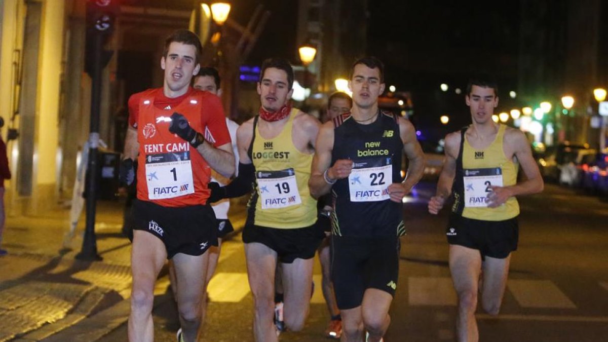 García Azofra, Castrillo, Arce y Gómez lideran la cabeza de carrera en la SanSilvestre 2014.-RAÚL OCHOA