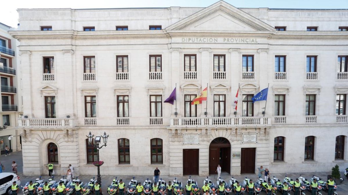 La Guardia Civil presenta su Unidad de Movilidad y Seguridad Vial en la Vuelta a Burgos. ECB