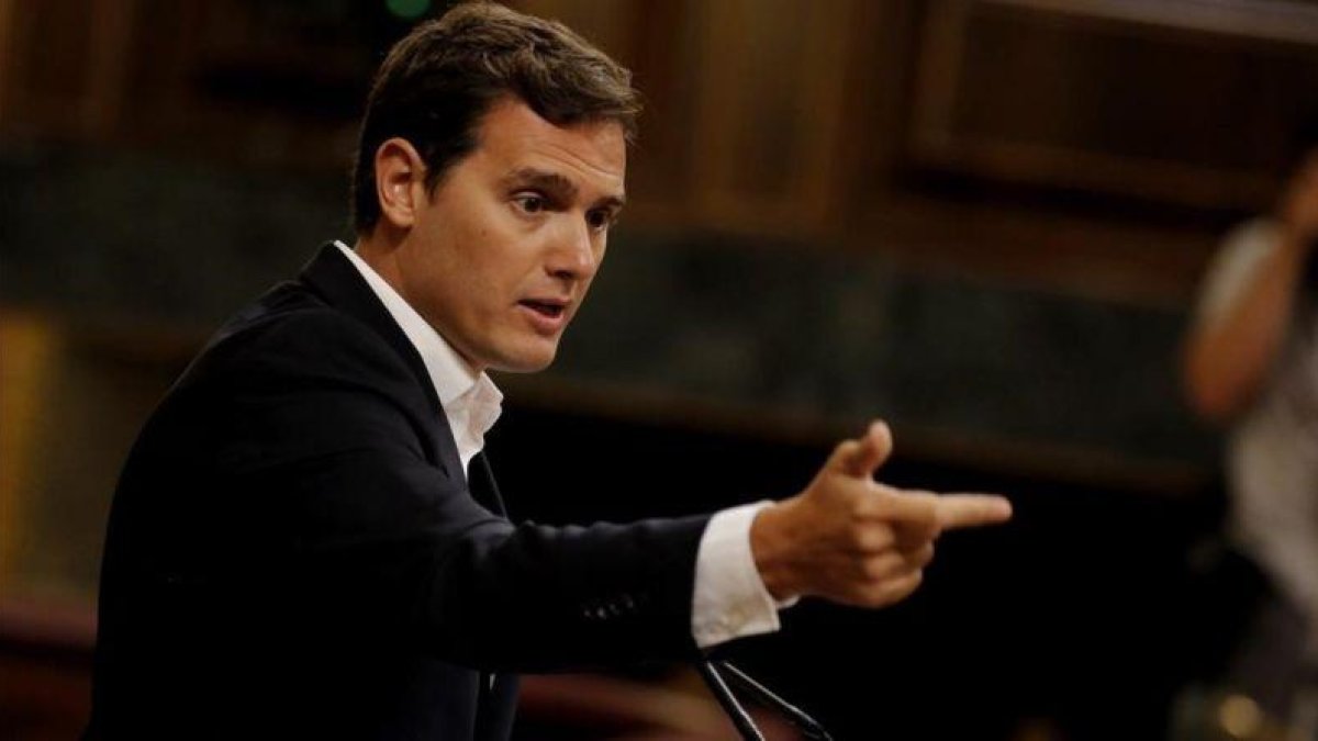 El líder de Ciudadanos, Albert Rivera, este miércoles en el pleno del Congreso.-JOSÉ LUIS ROCA