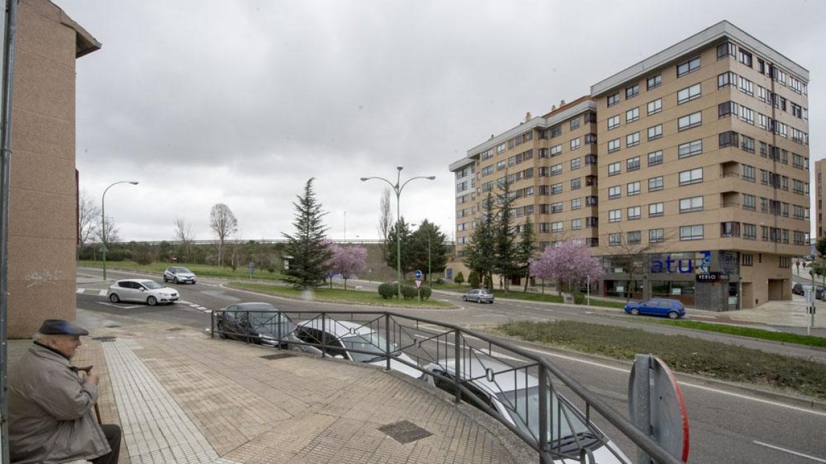 Entorno de la calle de la Legión Española que confluye con la calle de Cervantes.