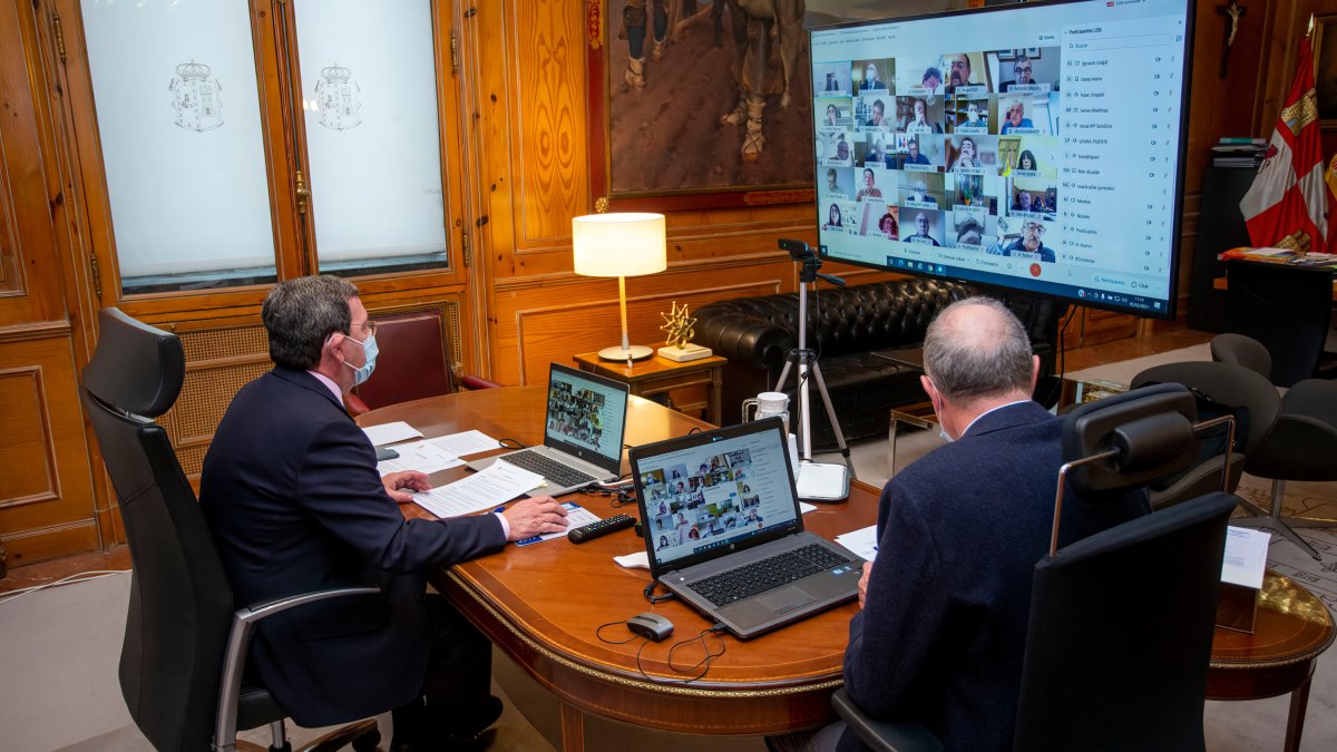 El presidente de la Diputación, César Rico, durante el pleno telematico de ayer. SANTI OTERO