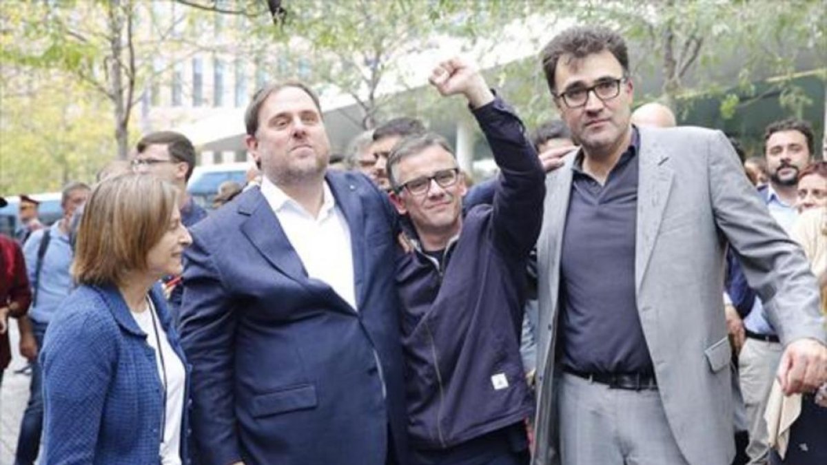 Carme Forcadell, Oriol Junqueras, Josep Maria Jové y Josep Lluís Salvadó, en la Ciutat de la Justicia.-JOAN PUIG