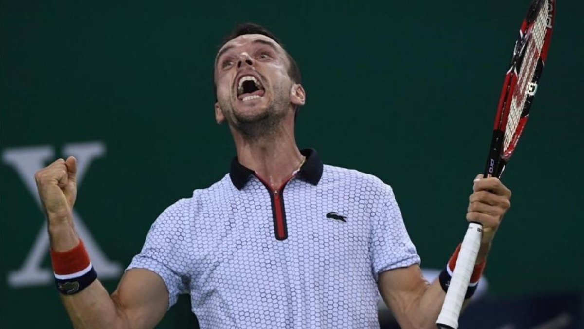 Bautista celebra uno de los puntos ganados ante Djokovic.-AFP / WANG ZHAO