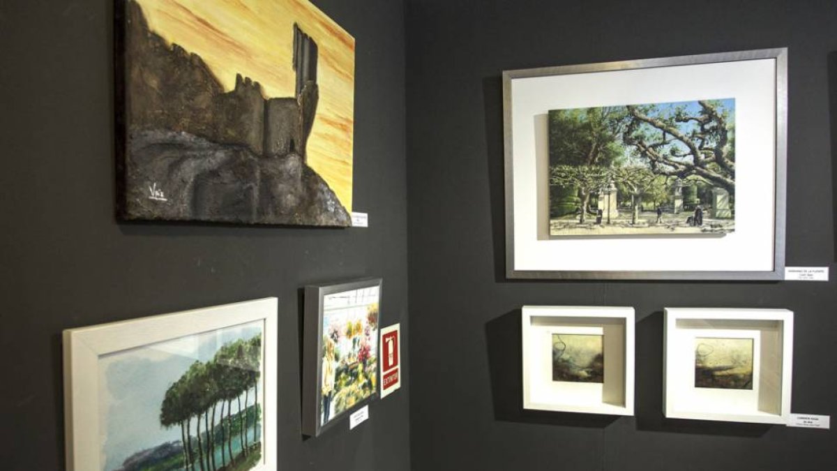 Las paredes de la galería de arte se extienden como una miscelánea de técnicas, estilos, formatos y un despliegue de ilusión-SANTI OTERO