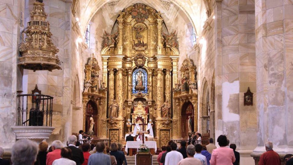 Cada habitáculo de la colegiata encierra tesoros de diferentes épocas y artistas.-G.G.