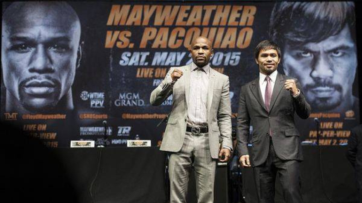 Floyd Mayweather y Manny Pacquiao, en Los Ángeles, durante la presentación del combate que enfrentará a ambos boxeadores el 2 de mayo en Las Vegas.-Foto: AP / ED CRISOSTOMO
