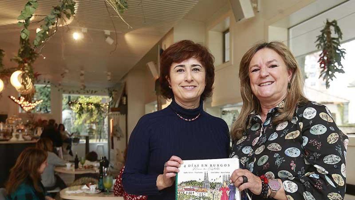 Angélica Lafuente (i.) y Laura Esteban, en el Vara Café, nombrado en el libro.-Raúl Ochoa