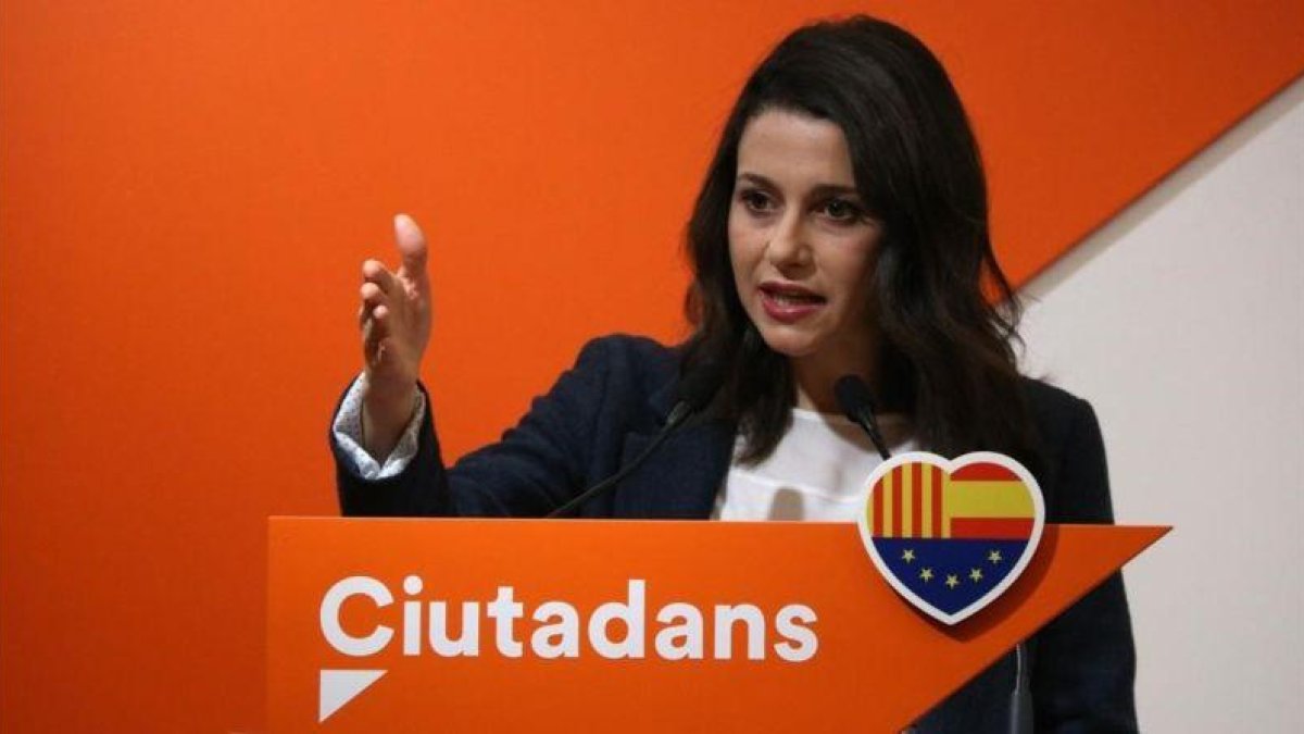 La líder de Ciutadans, Inés Arrimadas, durante una rueda de prensa en la sede de su partido.-ACN / NÚRIA JULIÀ