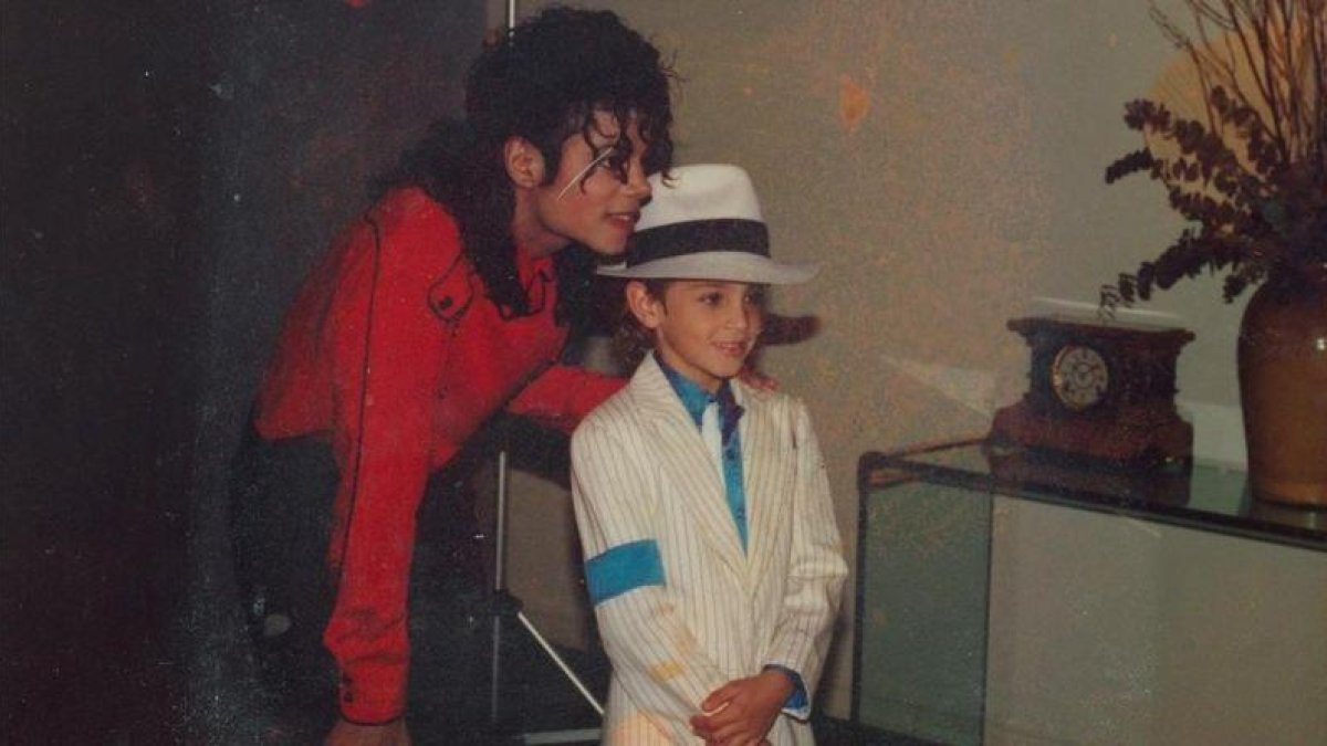 Imagen del documental Leaving Neverland en el que aparece Michael Jackson junto a Wade Robson, de niño.-EFE / SUNDANCE INSTITUTE