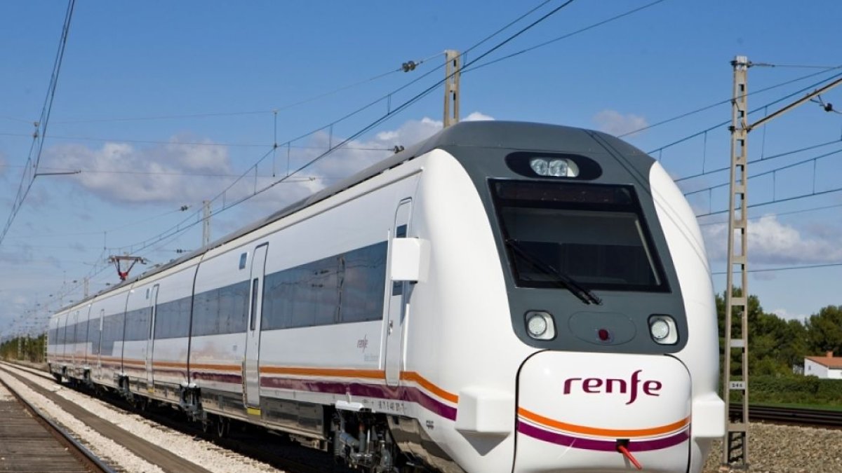 Uno de los trenes que realizan este recorrido entre Miranda y Madrid pasando por Burgos. RENFE