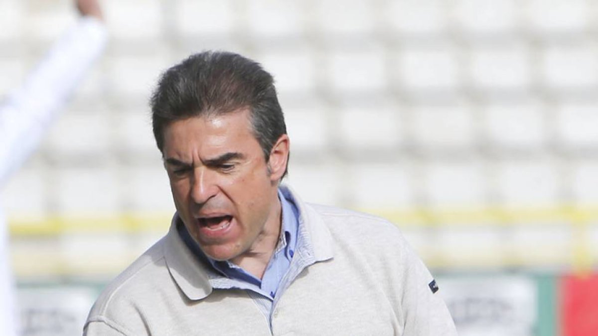 Arconada se lamenta de la ocasión marrada por Carralero.-RAÚL G. OCHOA