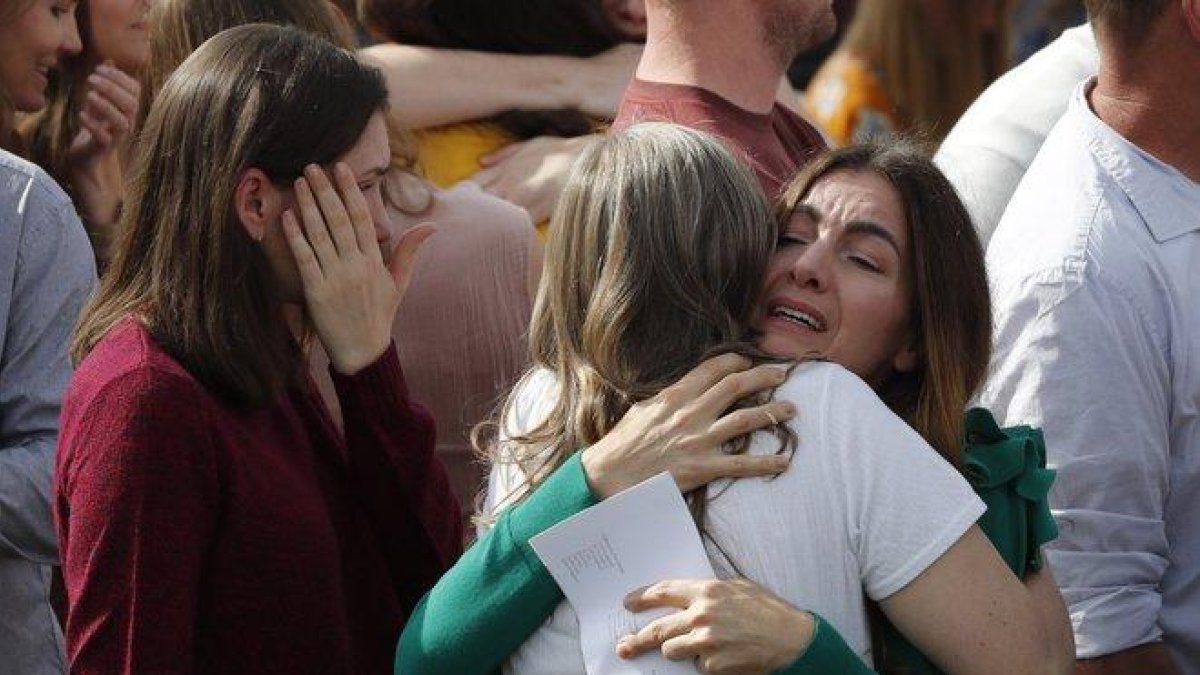 Los restos de la familia LeBarón fueron enterrados este jueves .-AP