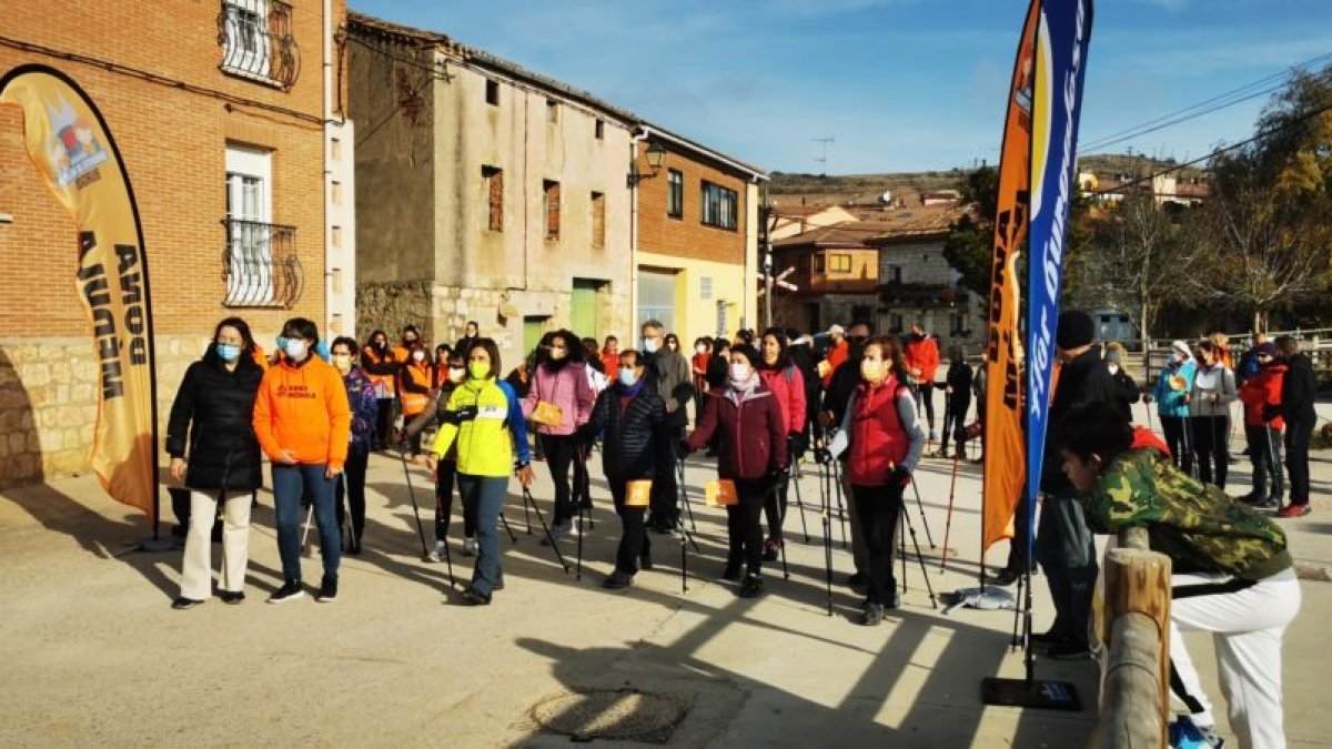 Marcha Nórdica organizada por la Asociación de Donantes de Médula Ósea de Burgos en Cardeñadijo. ADMOBU
