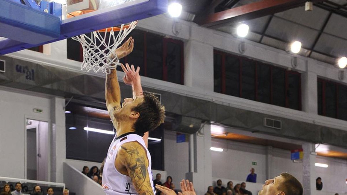 Javi Vega anotó 10 puntos.-MARÍA GONZÁLEZ / CBM