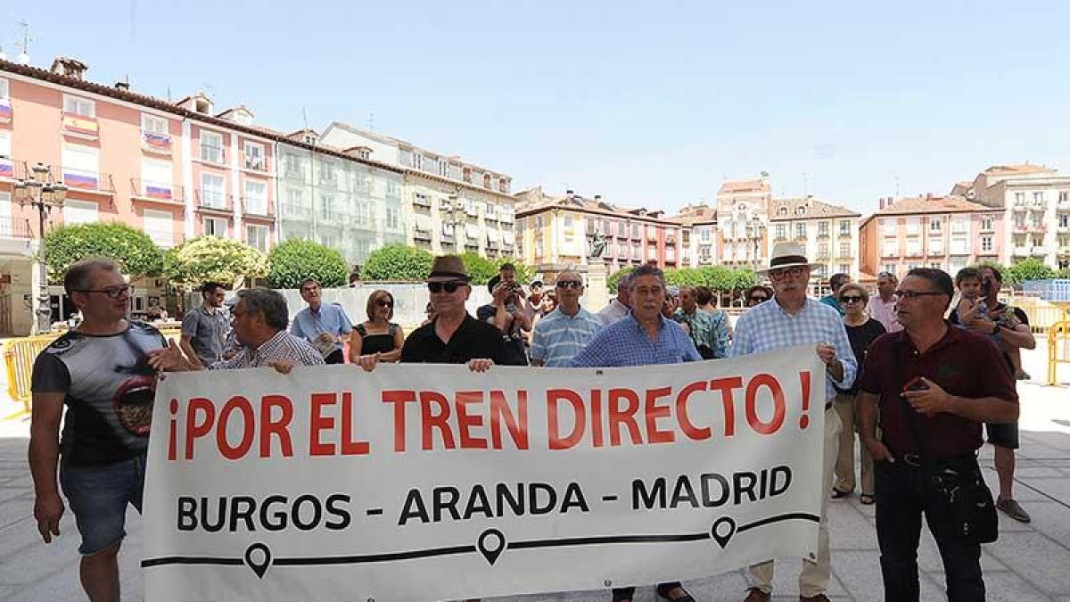 La Plataforma por el Directo celebraba cada semana concentraciones a favor de la reapertura de esta vía férrea.