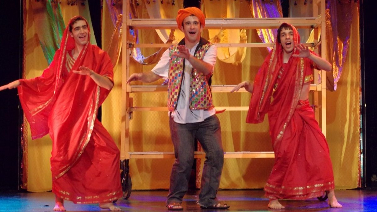 Representación de 'Bollywood, Bombay, Barcelona', de Líquido Teatro. JOAN PARERA