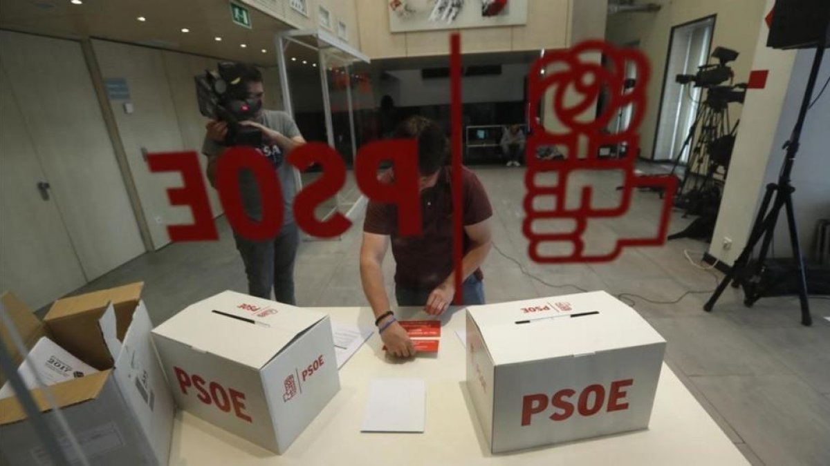 Urnas donde los afiliados socialistas depositarán su voto este domingo.-JAVIER LIZÓN