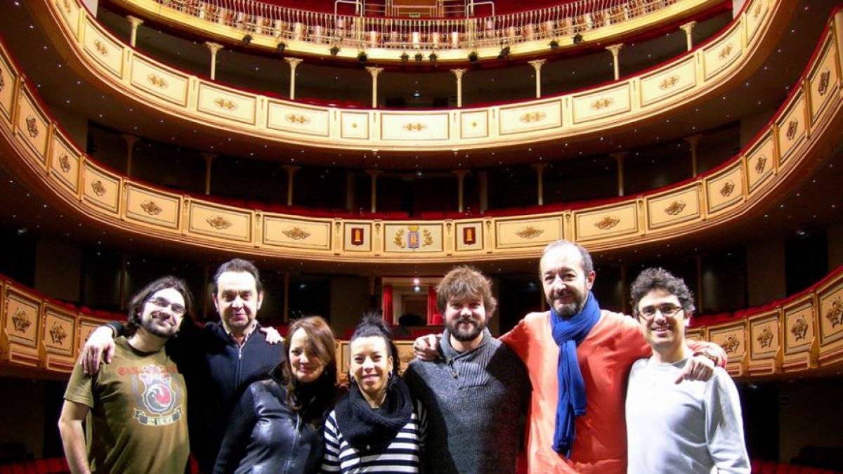 ‘¡Fiesta!’ son Álvaro Ibáñez, Paco Negro, Mayte Bona, Sandra Pinilla, Jorge Jiménez, Mariano Mangas y Felipe Santiago.-