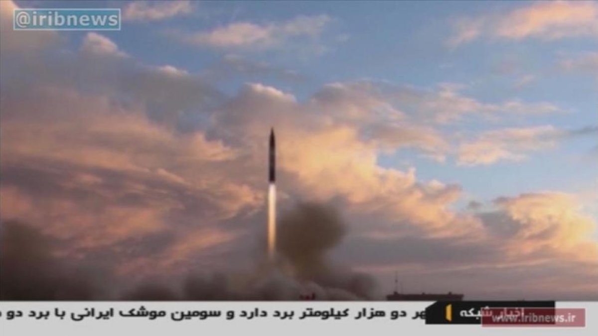 Imagen de vídeo del lanzamiento del nuevo misil iraní, difundida un día después de ser exhibido por primera vez en Teherán, el 23 de septiembre.-AFP